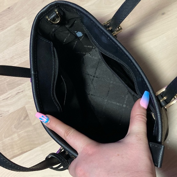 Michael Kors Jet Set Purse - Picture 3 of 4